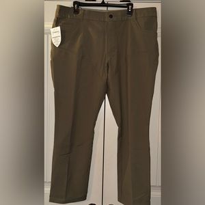 KUHL 40W x 30L. Khaki.